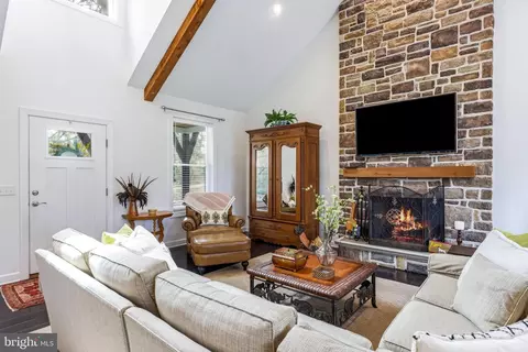 Living - 4126 Hedgehill Ln, Phoenix, MD 21131 photo 1 of 1