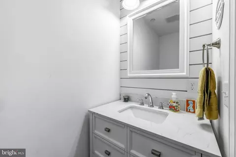 Bath - 4126 Hedgehill Ln, Phoenix, MD 21131 photo 1 of 5