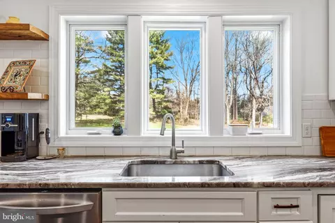 Kitchen - 4126 Hedgehill Ln, Phoenix, MD 21131 photo 6 of 7