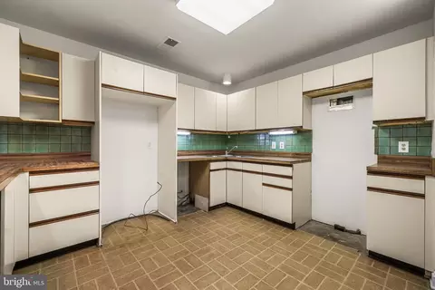 Kitchen - 7 Devon Hill Rd #A4, Baltimore, MD 21210 photo 3 of 3