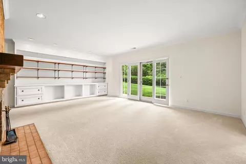 Living - 7 Devon Hill Rd #A4, Baltimore, MD 21210 photo 1 of 4
