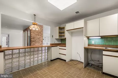 Kitchen - 7 Devon Hill Rd #A4, Baltimore, MD 21210 photo 2 of 3