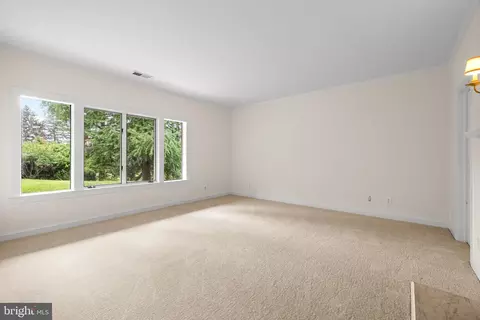 Living - 7 Devon Hill Rd #A4, Baltimore, MD 21210 photo 3 of 4