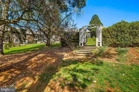 Exterior - 7 Devon Hill Rd #A4, Baltimore, MD 21210 photo 3 of 10