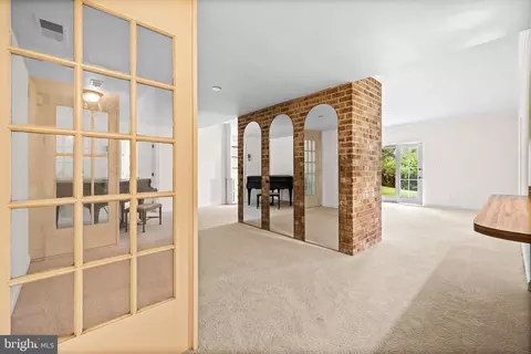 Entry Way - 7 Devon Hill Rd #A4, Baltimore, MD 21210 photo 2 of 3