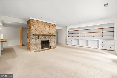 Living - 7 Devon Hill Rd #A4, Baltimore, MD 21210 photo 2 of 4