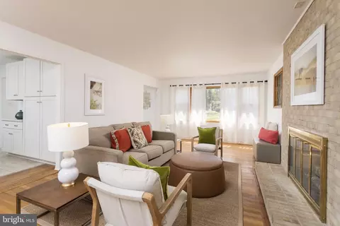 Living - 4 Collingwood Garth, Phoenix, MD 21131 photo 2 of 2