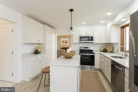 Kitchen - 4 Collingwood Garth, Phoenix, MD 21131 photo 2 of 2