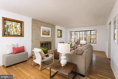 Living - 4 Collingwood Garth, Phoenix, MD 21131 photo 1 of 2