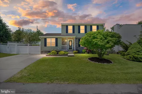2 Morn Mist Ct, Parkville, MD 21234
