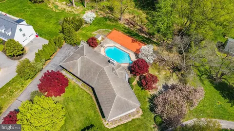 5 Lochview Ct, Lutherville Timonium, MD 21093