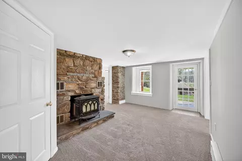 Living - 19635 Eagle Mill Rd, Parkton, MD 21120 photo 11 of 13