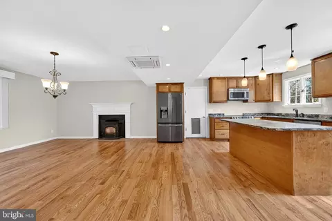 Living - 19635 Eagle Mill Rd, Parkton, MD 21120 photo 3 of 13