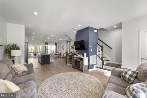 Entry Way - 1849 Wind Gate Rd, Halethorpe, MD 21227 photo 3 of 18