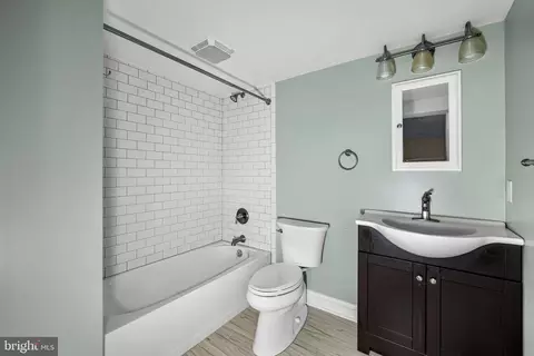 Bath - 7049 Heathfield Rd, Baltimore, MD 21212 photo 2 of 3