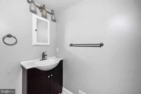 Bath - 7049 Heathfield Rd, Baltimore, MD 21212 photo 3 of 3