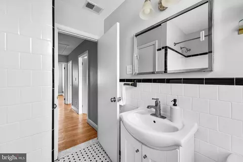 Entry Way - 7049 Heathfield Rd, Baltimore, MD 21212 photo 3 of 3
