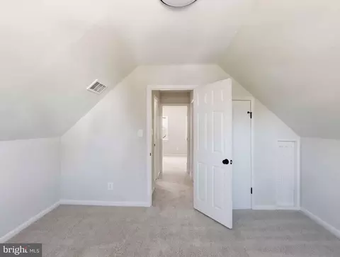 Entry Way - 19 W Elm Ave, Baltimore, MD 21206 photo 4 of 5