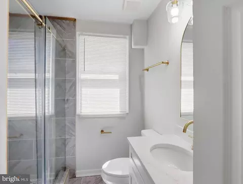 Bath - 19 W Elm Ave, Baltimore, MD 21206 photo 1 of 5