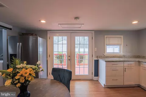 Entry Way - 2519 Sycamore Ave, Sparrows Point, MD 21219 photo 2 of 7
