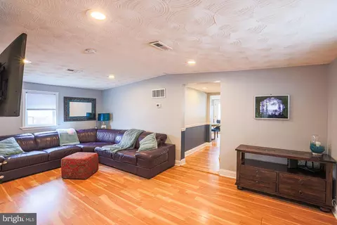Entry Way - 2519 Sycamore Ave, Sparrows Point, MD 21219 photo 1 of 7