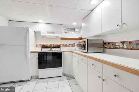 Kitchen - 2426 Plainfield Rd, Dundalk, MD 21222 photo 4 of 4