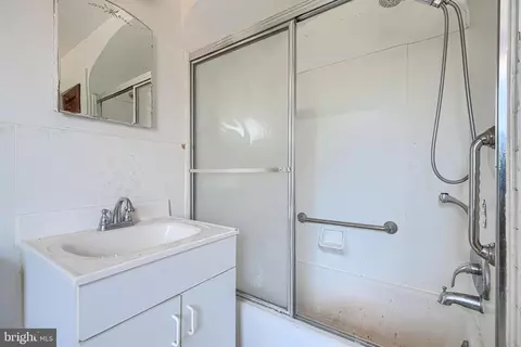 Bath - 4321 Annapolis Rd, Baltimore, MD 21227 photo 2 of 3