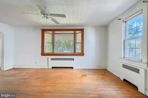Living - 4321 Annapolis Rd, Baltimore, MD 21227 photo 3 of 4