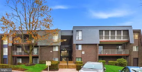 29 Stonehenge Cir #2, Pikesville, MD 21208