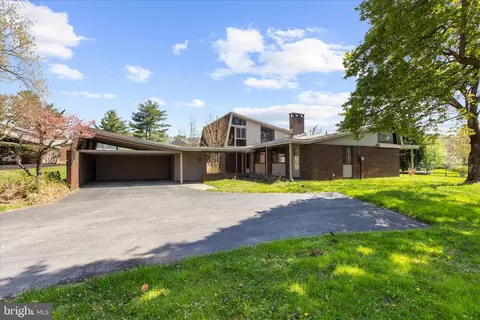 7 Stone Hollow Ct, Pikesville, MD 21208