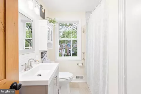 Bath - 214 Overbrook Rd, Baltimore, MD 21212 photo 1 of 2