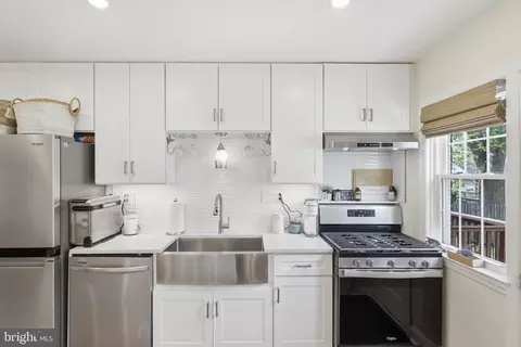 Kitchen - 214 Overbrook Rd, Baltimore, MD 21212 photo 2 of 3