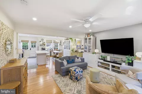 Entry Way - 214 Overbrook Rd, Baltimore, MD 21212 photo 1 of 3