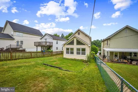Exterior - 6045 Falls Rd, Baltimore, MD 21209 photo 4 of 9