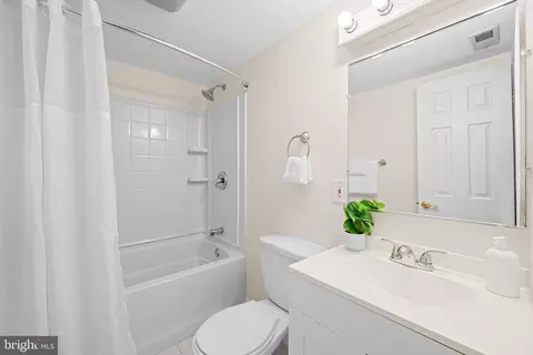Bath - 6045 Falls Rd, Baltimore, MD 21209 photo 2 of 2