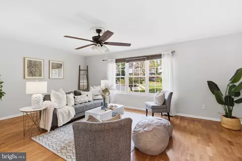 Living - 33 Hickory Nut Ct, Nottingham, MD 21236 photo 1 of 5