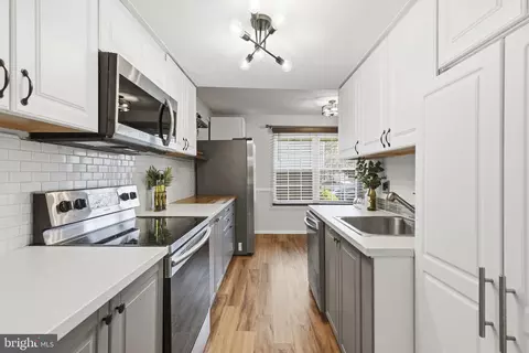 Kitchen - 33 Hickory Nut Ct, Nottingham, MD 21236 photo 2 of 2