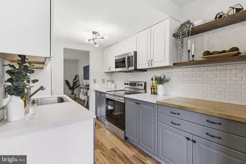 Kitchen - 33 Hickory Nut Ct, Nottingham, MD 21236 photo 1 of 2
