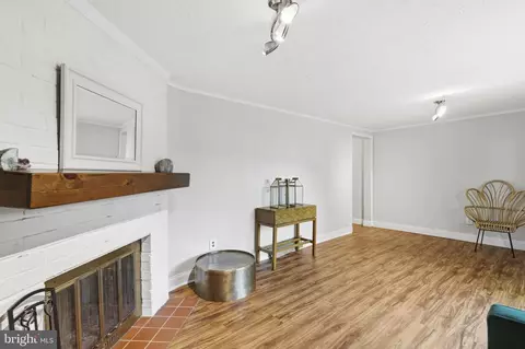Living - 33 Hickory Nut Ct, Nottingham, MD 21236 photo 5 of 5