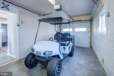 Entry Way - 2811 Bay Dr, Sparrows Point, MD 21219 photo 5 of 5