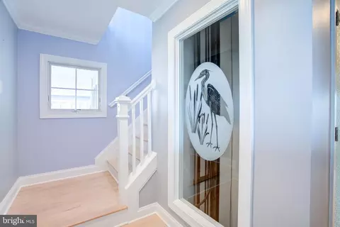 Entry Way - 2811 Bay Dr, Sparrows Point, MD 21219 photo 2 of 5