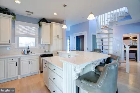 Kitchen - 2811 Bay Dr, Sparrows Point, MD 21219 photo 2 of 3