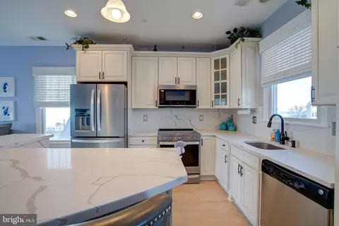Kitchen - 2811 Bay Dr, Sparrows Point, MD 21219 photo 3 of 3