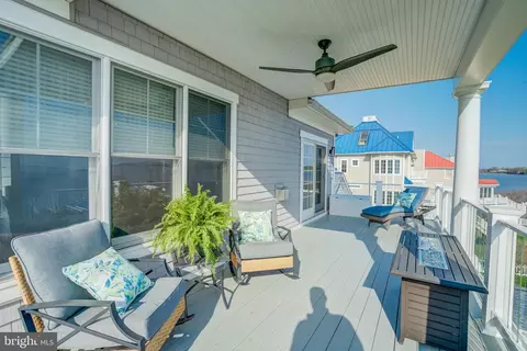 Exterior - 2811 Bay Dr, Sparrows Point, MD 21219 photo 1 of 8