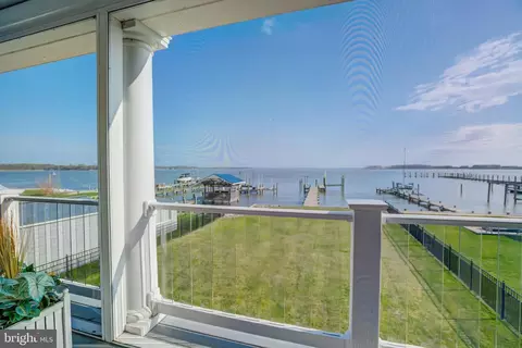 Exterior - 2811 Bay Dr, Sparrows Point, MD 21219 photo 2 of 8