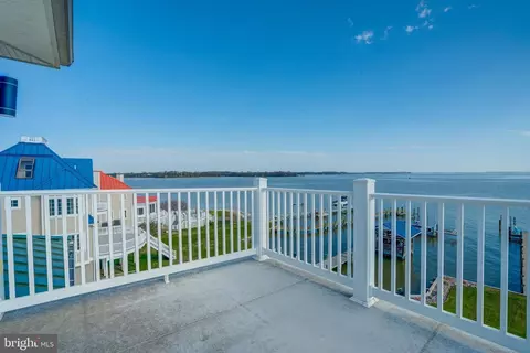 Exterior - 2811 Bay Dr, Sparrows Point, MD 21219 photo 6 of 8