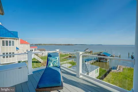 Exterior - 2811 Bay Dr, Sparrows Point, MD 21219 photo 5 of 8