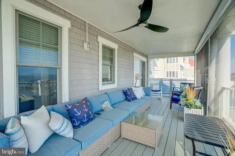 Exterior - 2811 Bay Dr, Sparrows Point, MD 21219 photo 3 of 8