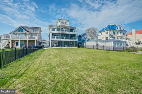 Exterior - 2811 Bay Dr, Sparrows Point, MD 21219 photo 8 of 8