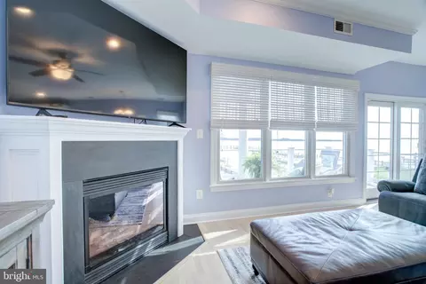 Living - 2811 Bay Dr, Sparrows Point, MD 21219 photo 2 of 2